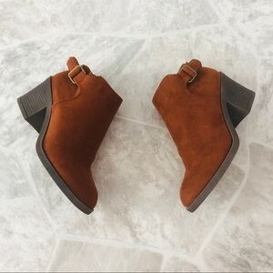 NWOT BAMBOO faux vegan suede buckle ankle heeled booties Size 6
